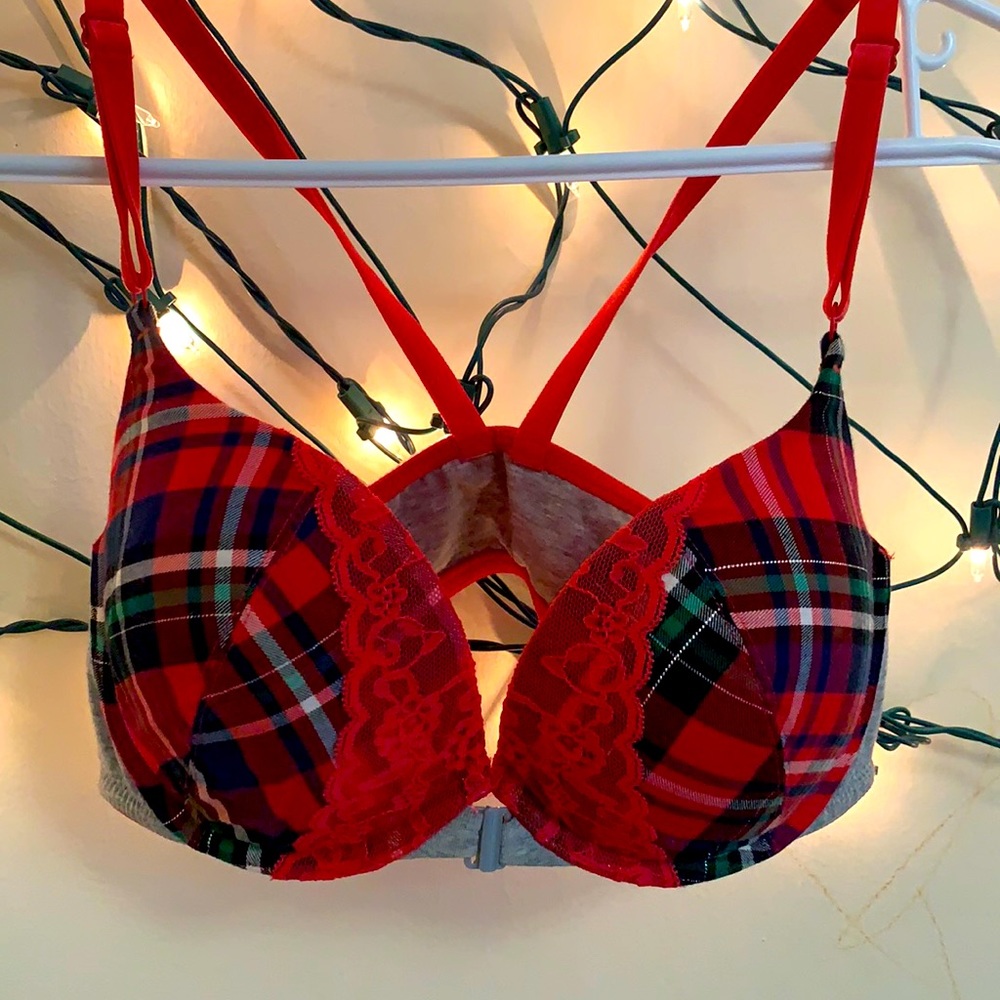Victoria  Secret  34D